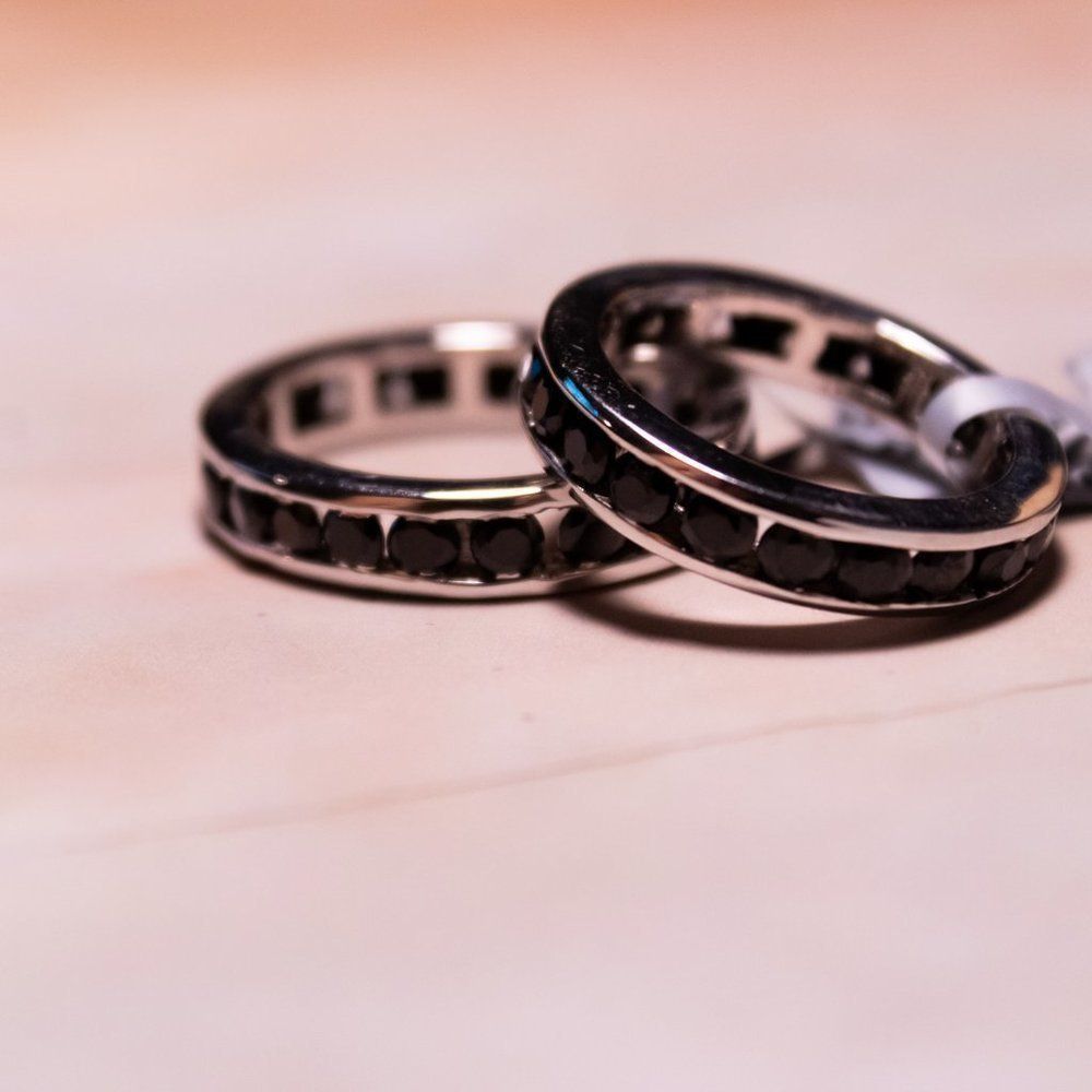 Black spinel band 